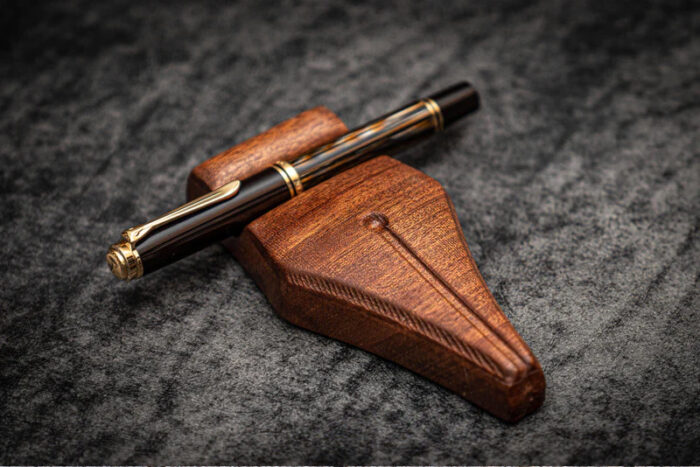 پایه قلم گلن لدرGalen Leather The Nib Rest Wooden