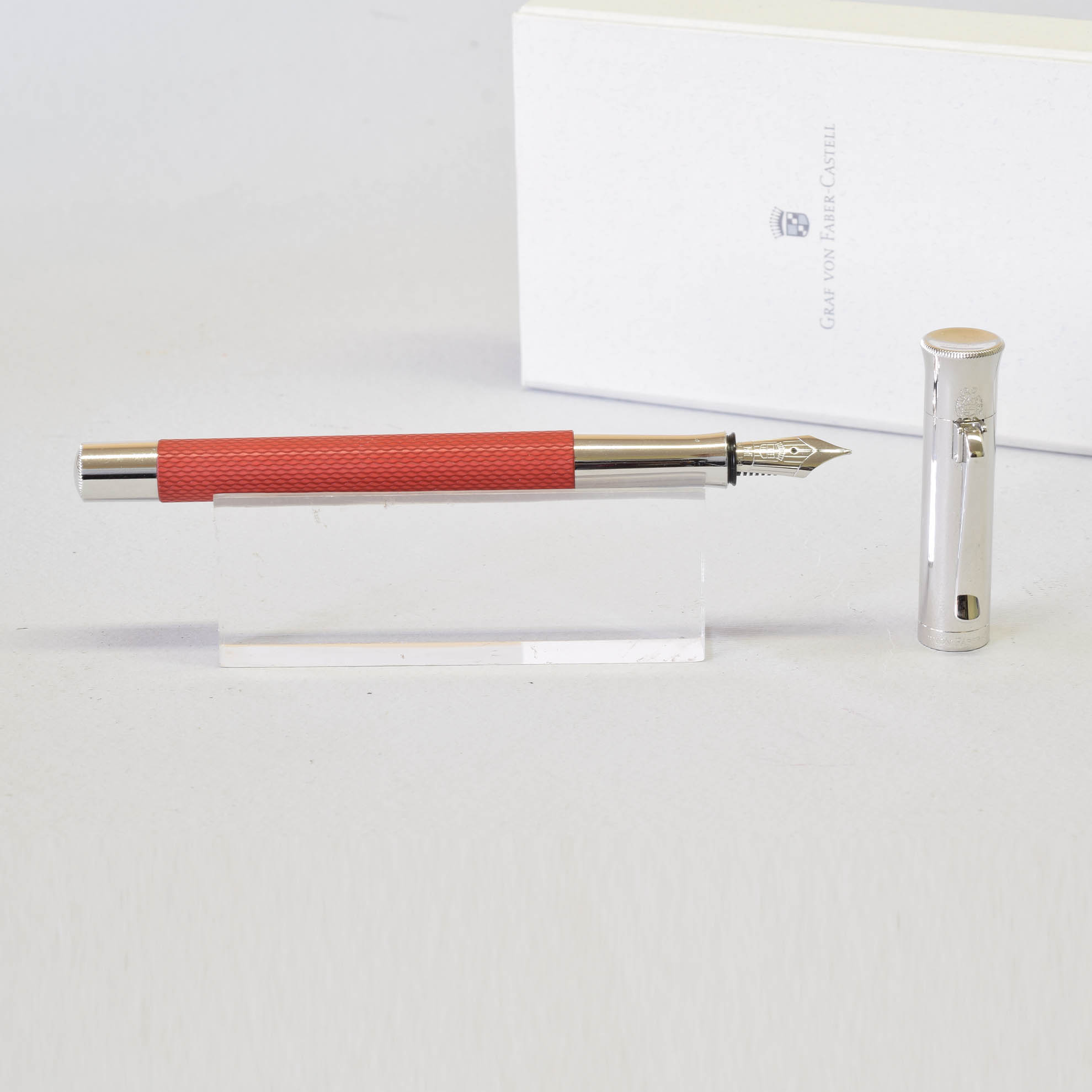 خودنویس گراف وون فابرکاستل گیلوشه خودنویس گراف فون فابر کاستل گیلوشه قرمز